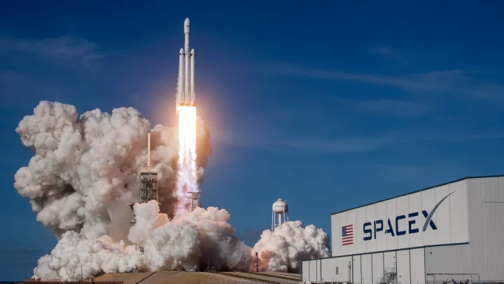Elon Musk la tête dans les étoiles
